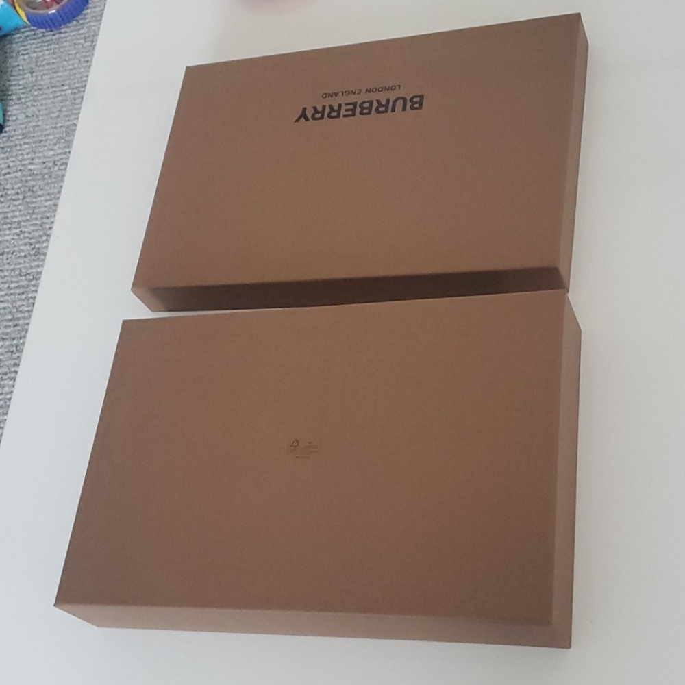 BURBERRY Gift Box - Picture 3 of 4